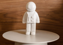 Cargar imagen en la galería, Astronauta en Mármol