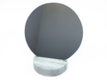 Cargar imagen en la galería, Espejo con Base en Mármol Blanco