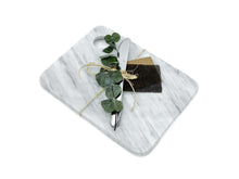 Cargar imagen en la galería, Caja de Regalo con Tabla Rectangular CH Mármol Blanco con Plateado