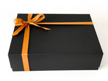 Cargar imagen en la galería, Caja Jumbo con Tabla Mediana y Cuchillo Plateado