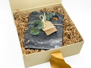 Caja de Regalo con Tabla Rectangular CH en Mármol Negro